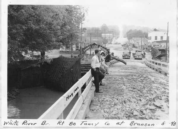 1943_flood_rte_80_bridge_approach_600.jpg